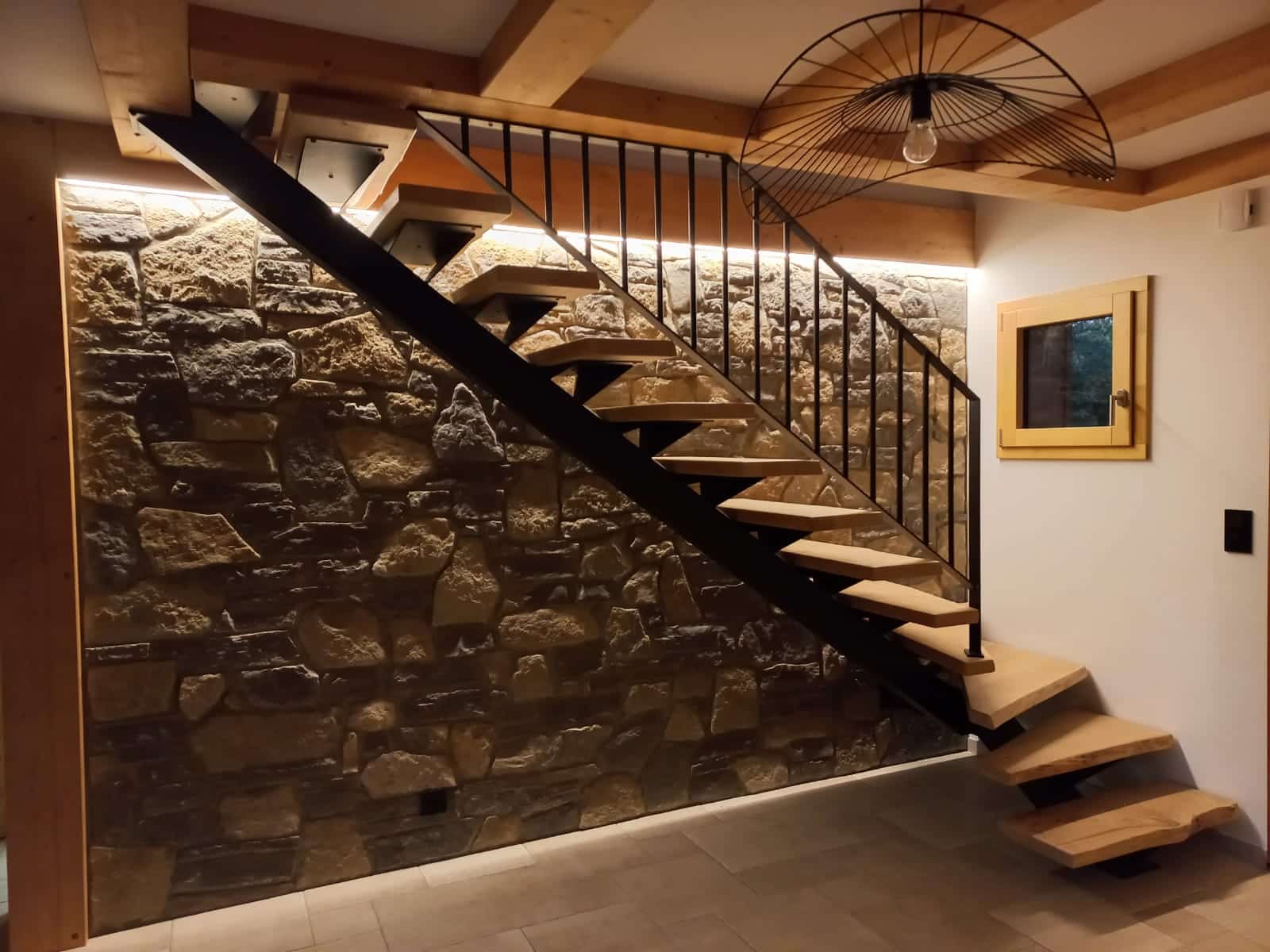 Escalier bois & metal dans un chalet de luxe